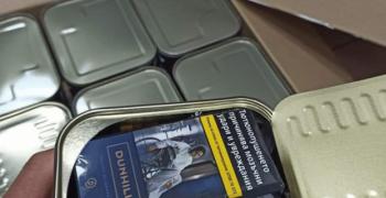 Митнически служители откриха 450 кутии цигари в консерви за кучешка храна
