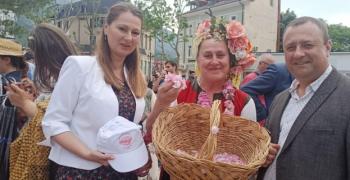 Министър Иванов в Карлово: Трябва да съхраним вековните традиции в отглеждането на рози