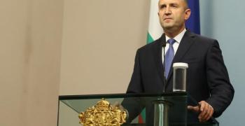 Президентът: Нека новата година донесе здраве и благоденствие във всеки български дом 
