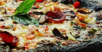 Ново кулинарно предложение: черна пица