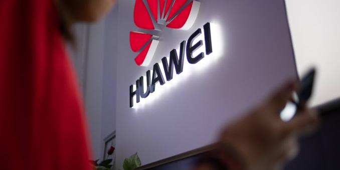 Huawei с 40% спад в продажбите в Европа и САЩ