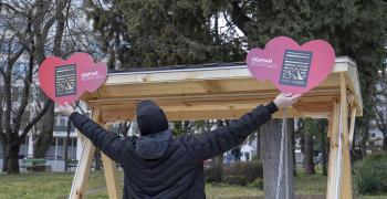 Люлка за влюбени радва старозагорци в парк „Пети октомври“