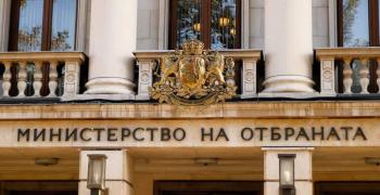 Вдигат заплатите на военнослужещите и цивилните служители от МО