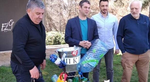 Проф. Минеков и Делчев: Грабвайте метлите, взимайте мотиките и скубете боклука на 4 април