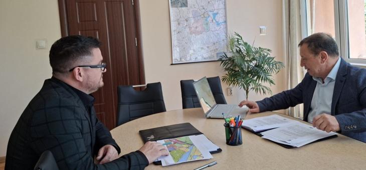 Областният управител д-р Неделчо Маринов проведе работна среща с кмета на Николаево Константин Костов 