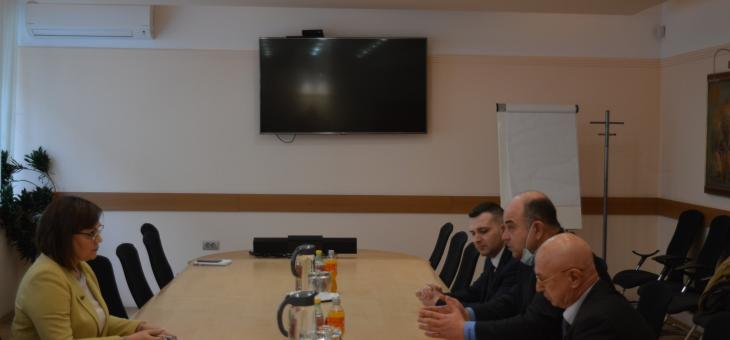 Нинова: Всеки ден ще обявяваме на електронното табло пред Министерството на икономиката и индустрията цените на едро на основните храни   