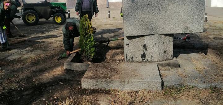 Разкрасяват пространството около паметника на Васил Левски в Стара Загора