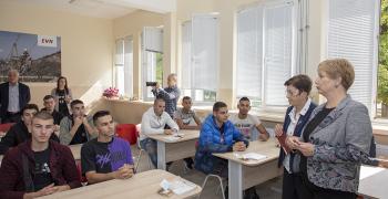 Нова учебна стая и стена „По пътя на електрическия ток“ в ПГЕТ „Г. С. Раковски“