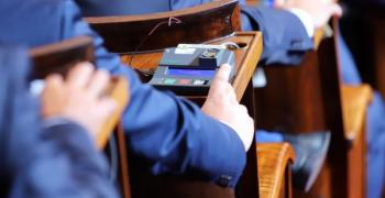 Управленската програма на Нинова е отхвърлена от Парламента