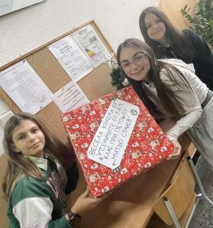 Децата на 5 ОУ „Митьо Станев“ даряват радост и подкрепа на възрастните хора от Домашен социален патронаж