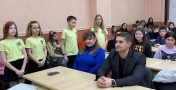 Петокласници от Второ ОУ „П. Р. Славейков“ отправиха „Благослов за България“ в навечерието на 3 март