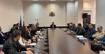 Повечето от общинските администрации в област Стара Загора вече имат сключени договори с фирми за поддръжка на пътната мрежа