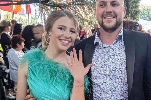 В Казанлък абитуриентка получи на бала си предложение за брак 
