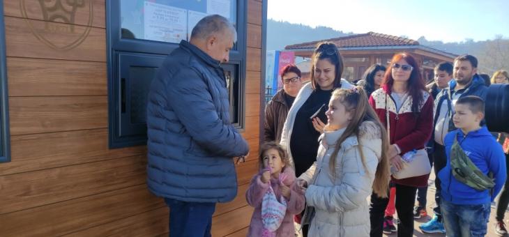 9-годишната Александра от Чирпан е първият турист в крепостта Царевец за 2023 г.
