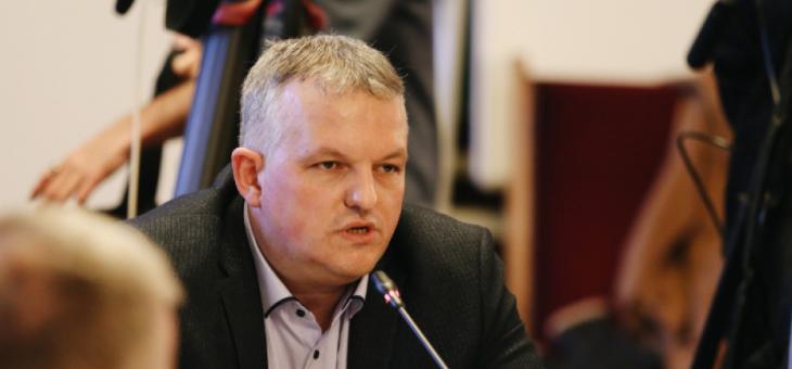 Шефът на здравната комисия в НС: И след 1 април ще се носят маски