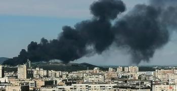Пожар край Стара Загора, горят пластмасови отпадъци