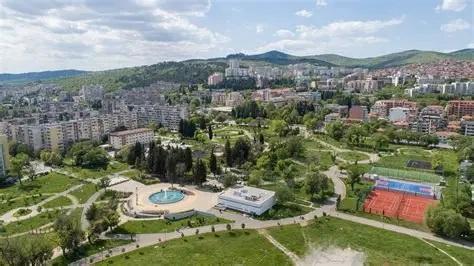Демонстрации, показ на въоръжение и техника и бойни приложни игри подготвят военните за младежите в Стара Загора