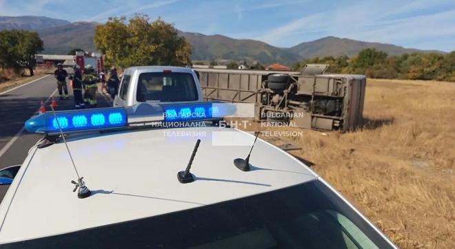 Автобус с пътници катастрофира в Старозагорско