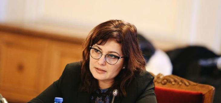 Сербезова: Основен проблем в здравеопазването е недостатъчният брой медицински сестри