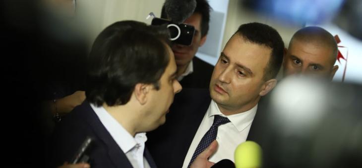 Асен Василев отхвърли обвиненията, че е договорил затваряне на въглищните централи