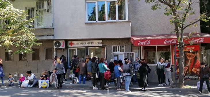 В Стара Загора започна раздаването на хранителни продукти 