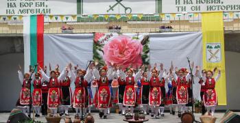 Фолклорен празник "Балканът пее и разказва" в Гурково