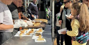 В Радомир: Над 600 литра боза и най-дългата баница