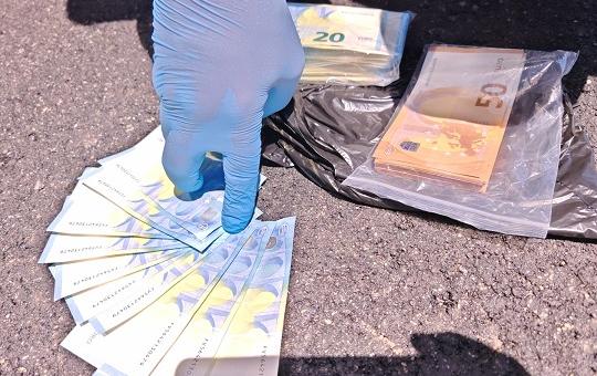 В Стара Загора иззеха голямо количество неистински пари - 8840 евро   