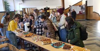 Благотворителен базар в ГПЧЕ "Ромен Ролан" в Стара Загора подпомага с парична сума подстрадалите от земетресението в Турция и Сирия