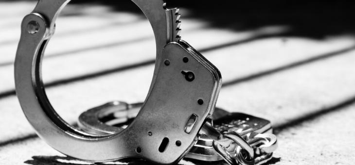 Задържаха двама мъже след акция на служители на РУ - Гълъбово