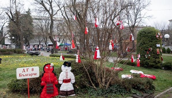 Училища, детски градини и читалища в Стара Загора ще облекат парк „Пети октомври" в червено-бяла премяна      