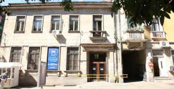 Старозагорска библиотека поставя кутия за дарения за украинските бежанци