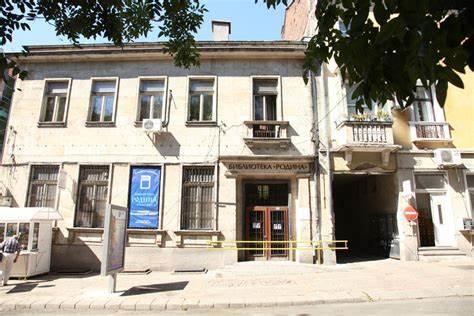 Старозагорска библиотека поставя кутия за дарения за украинските бежанци
