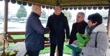 Екип на старозагорски тролейбус бе поздравен за достойна постъпка по време на смяна