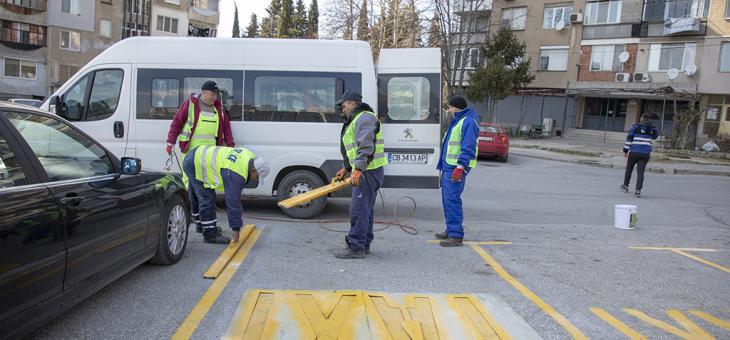 Освежават пътната маркировка в Стара Загора