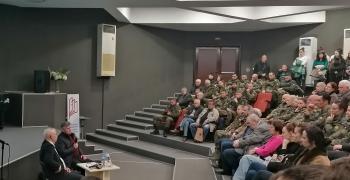 Книгата "130 години българи в небето" и филм за авиацията представиха в Стара Загора