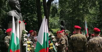 В Стара Загора сирени в памет на Христо Ботев и загиналите за свободата на България