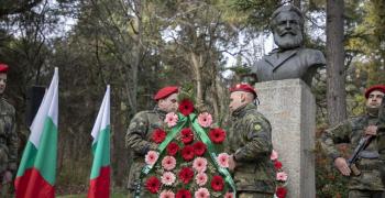 С общоградски ритуал отбелязват 175 години от рождението на поета и революционер Христо Ботев в Стара Загора