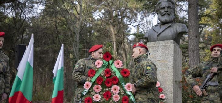 С общоградски ритуал отбелязват 175 години от рождението на поета и революционер Христо Ботев в Стара Загора   