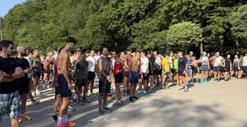 Семейните фармацевти излязоха извън аптеките по време на масови бягания в цялата страна