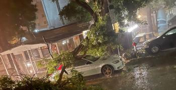 Няма пострадали хора заради бурята в Стара Загора, около 70 сигнала са получени за щети