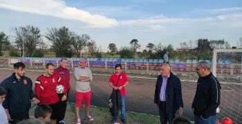 Дариха спортни пособия на детско-юношеската школа на ФК „Чирпан“