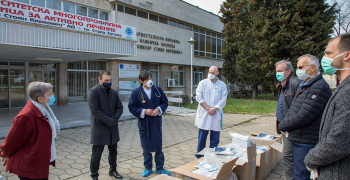 Дариха защитни облекла на старозагорски медици