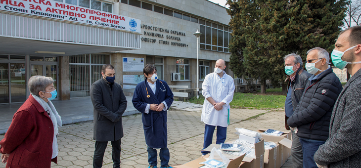 Дариха защитни облекла на старозагорски медици