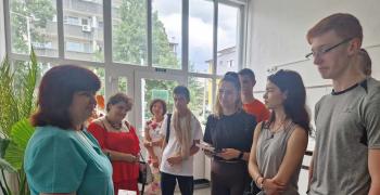 Център за физиотерапия в Стара Загора получи дарение от младите омбудсмани и екипът на сп. "Пътеки"
