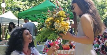 Слънчев празник с аромат на билки събра гости в Старозагорските бани