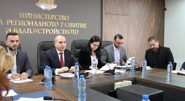 Второкласните пътища ще са платени за тежкотоварните автомобили от 1 юли