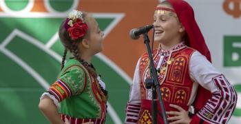 Близо 80 плакета за принос в съхранението и развитието на фолклора бяха присъдени на "Богородична стъпка" 2021