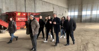 Ученици от СУ „Иван Вазов“ се запознаха с методите на компостиране в Регионалния център за управление на отпадъците