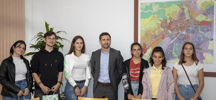В Деня на българската община млади журналисти посетиха местната администрация   